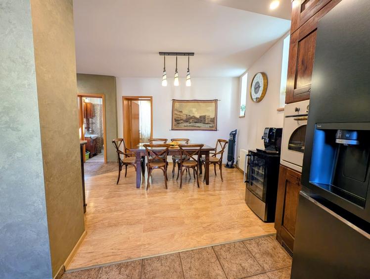 Vila superba 2003,P+E+M,300mpu,6 cam,teren 400mp,colt,renovata,tip mediteranean - 3