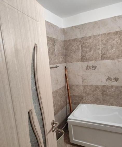 Apartament 2 camere decomandate zona KM 5 - 6