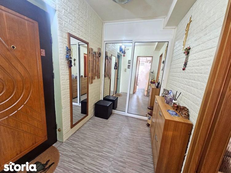 Apartament 2 camere, etaj 1, stradal, bloc lini?tit Micro 40 - 17