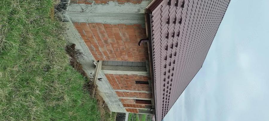 Vand casa la rosu - 1