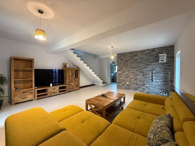 Casa cu 4 camere, 93 mp utili, teren 327mp - zona Giroc - 2