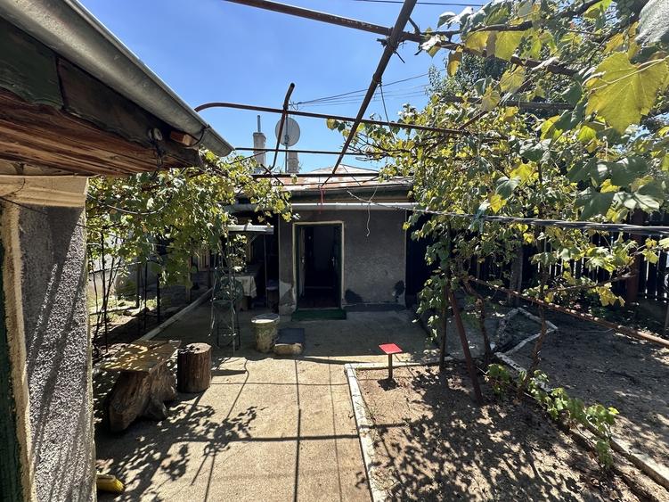 Rahova, Sos Alexandriei, Dr. Luptatorilor Antifascisti, casa batraneasca - 12