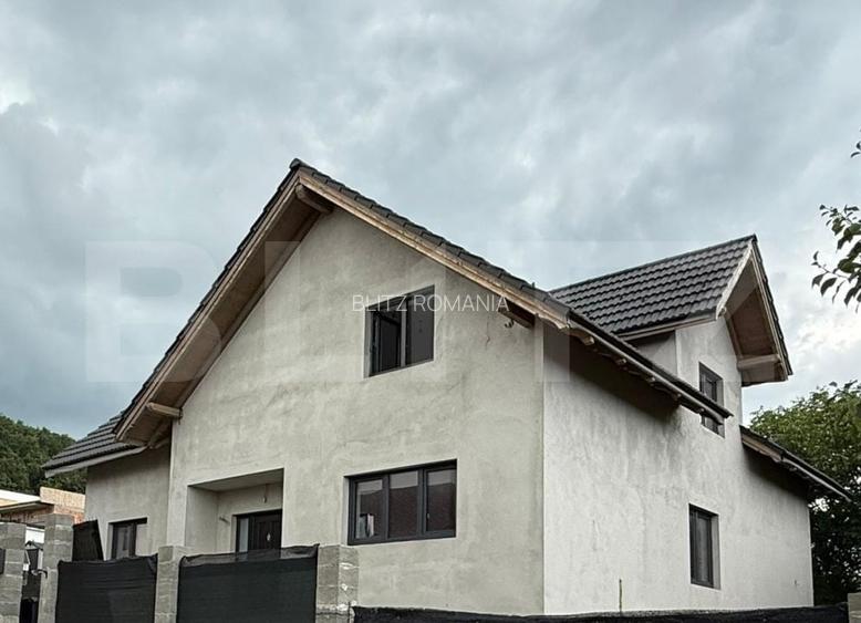 Vila D+P+M cu teren generos si vedere panoramica spre padure