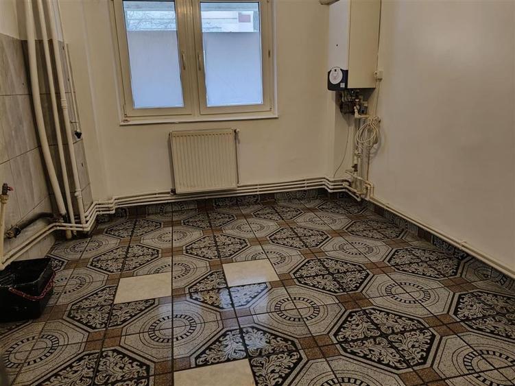 Ap. 2 cam Vidin, conf 1, decomandat, renovat, Liber - 3