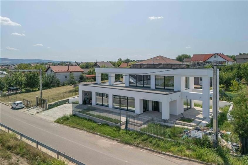 Vila in stil mediteranean cu vedere la lac - 1