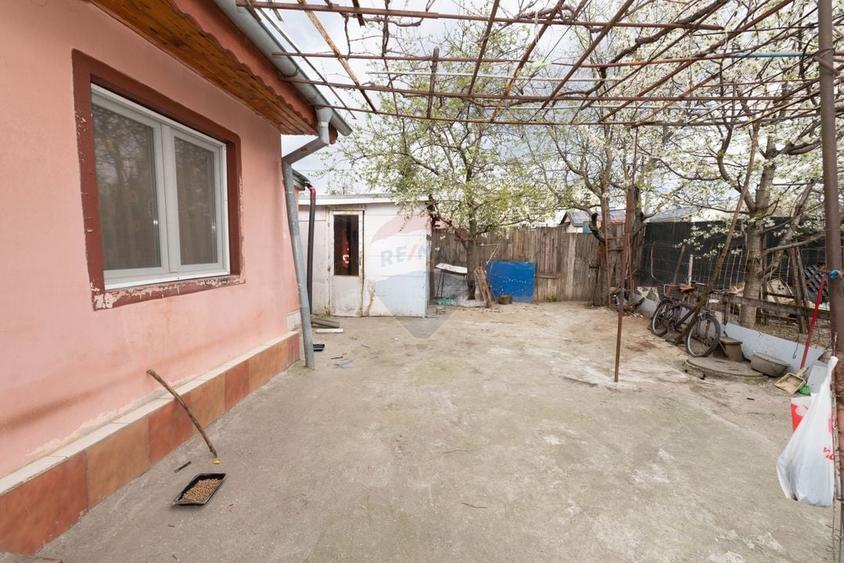 Casă de vânzare si teren 266mp în zona Giulesti - 2