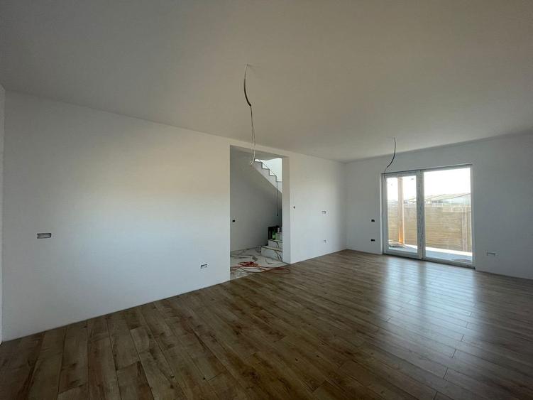 Duplex despartit prin baie | 3 camere | Super Preț | Urseni - 3