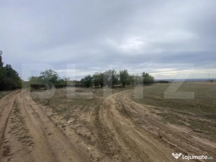 Teren partial intravilan 15000 mp, deschidere 136 m, zona Pa - 1