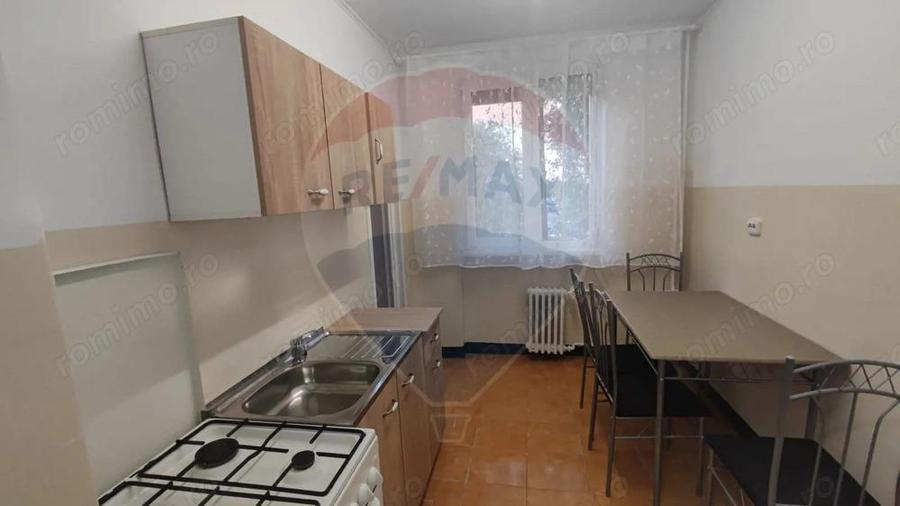 De inchiriat apartament 3 camere spatios etaj 1 Splaiul Crisanei - 11