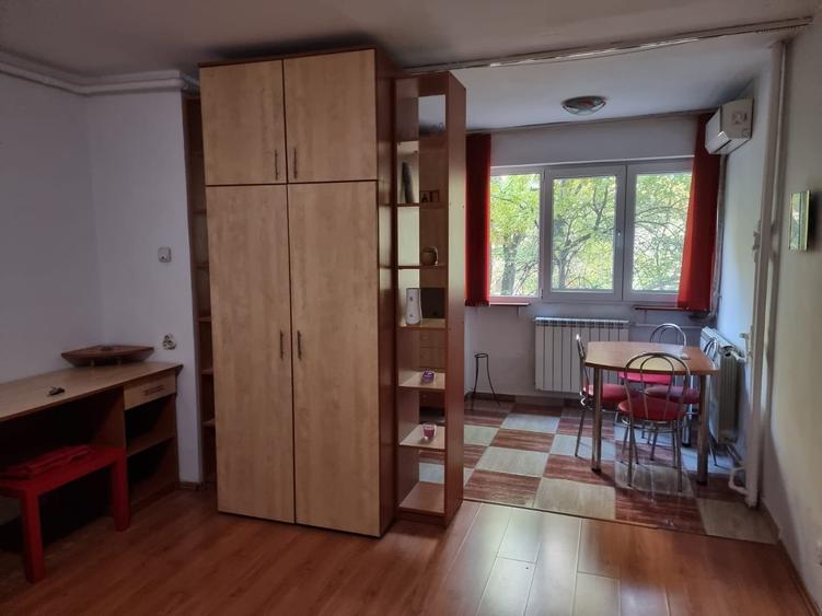 VANZARE GARSONIERA MILITARI- VETERANILOR - 1