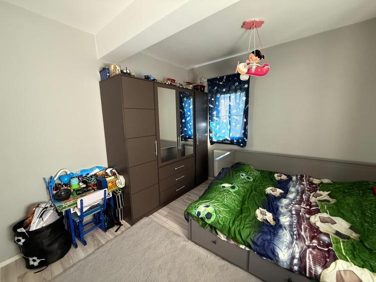 Casă tip insiruită cu 3 camere, colt. Comision 0 - 16