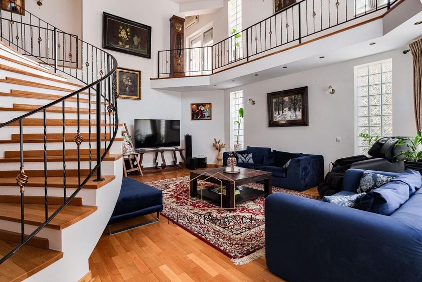 Timisoara - Girocului Vila 12 Camere 4 Bai | 497mp Utili 1373mp Teren - 2