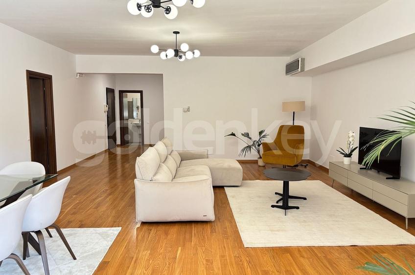 Apartament cu 4 camere decomandat în Kiseleff