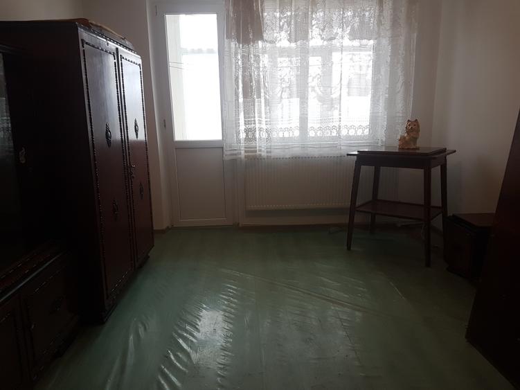 Apartament doua camere, decomandat, balcon mare, CT, sud estic, beci, lift nou - 1