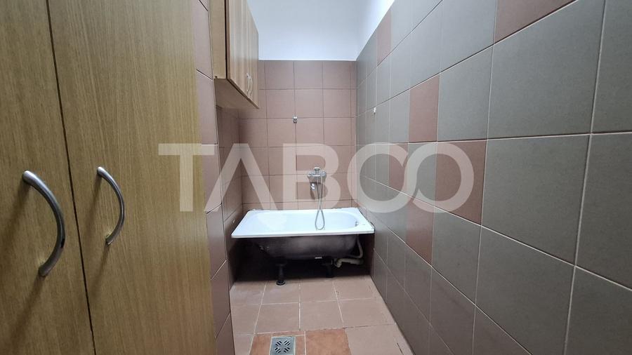 Spatiu comercial cu vitrina 8m si vad pietonal 120 mpu Valea Aurie - 8