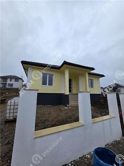 Casa individuala cu 4 camere si curte libera de 340 mp in Cisnadie - 2