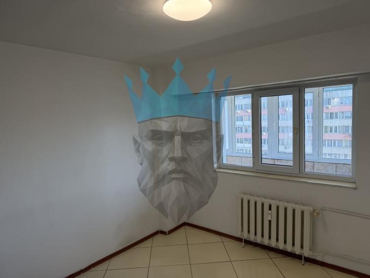 Apartament cu 3 camere semidecomandat în Ștefan cel Mare