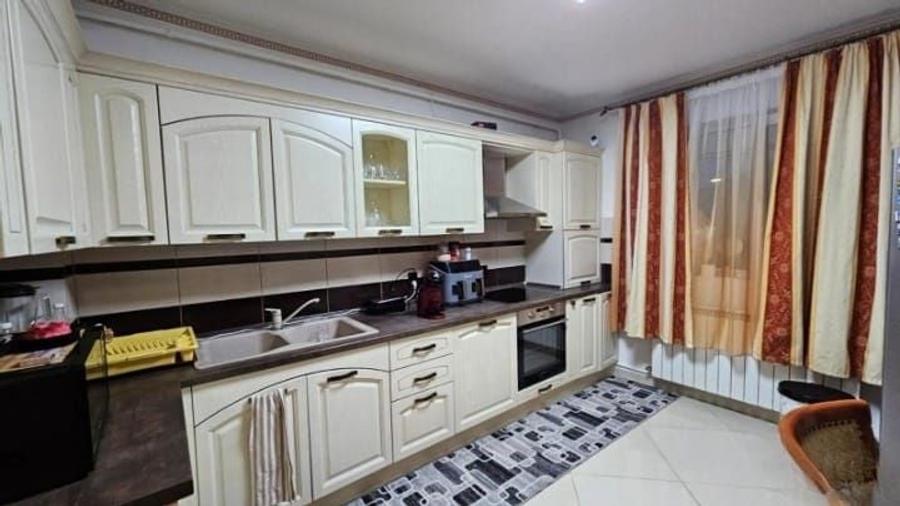 Apartament cu 3 camere, mobilat în Prelungirea Ghencea