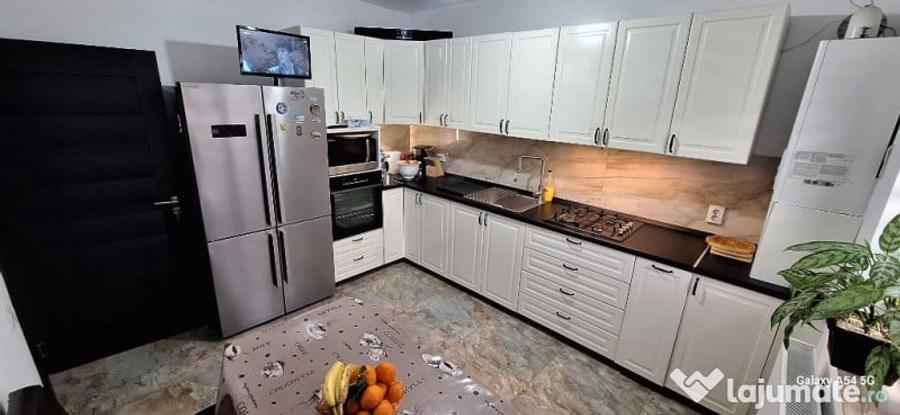 Casă cu 4 camere cu Teren 412 Mp în Măgurele