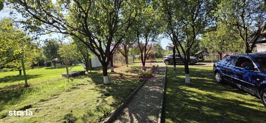 Casă cu 3 camere în Ghioșești