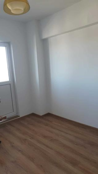 Apartament cu 4 camere semidecomandat în Brâncoveanu