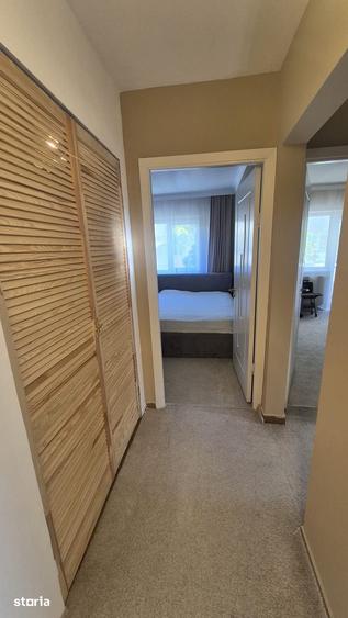 Apartament cu 4 camere decomandat în Progresul