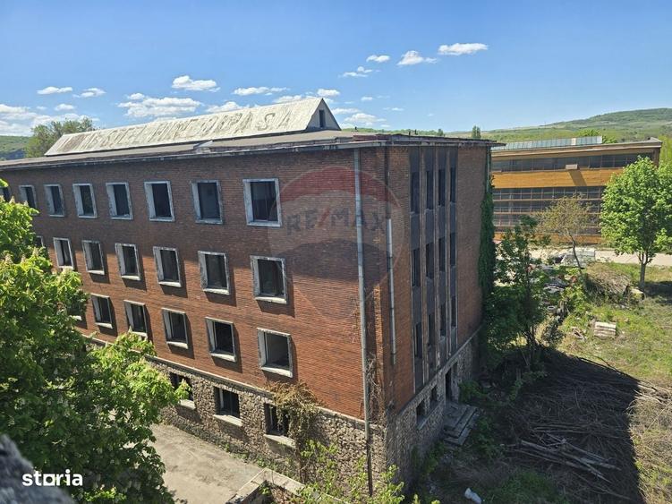 Spațiu comercial, de 8,300 mp, în Răcăștia