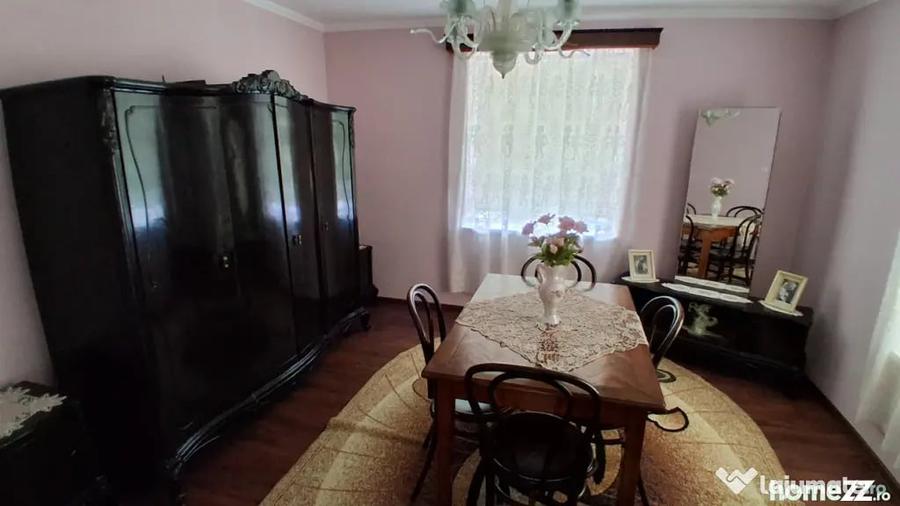 Casă cu 4 camere cu Teren 1600 Mp în Central