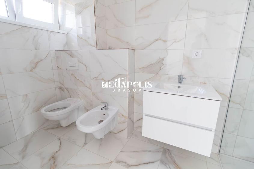 Duplex cu 4 camere cu Canalizare în Sânpetru