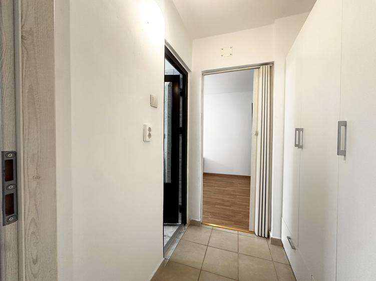 Apartament cu 3 camere semidecomandat, mobilat în Freidorf