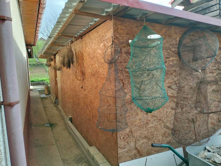 Casă cu 2 camere decomandat în Brănișca