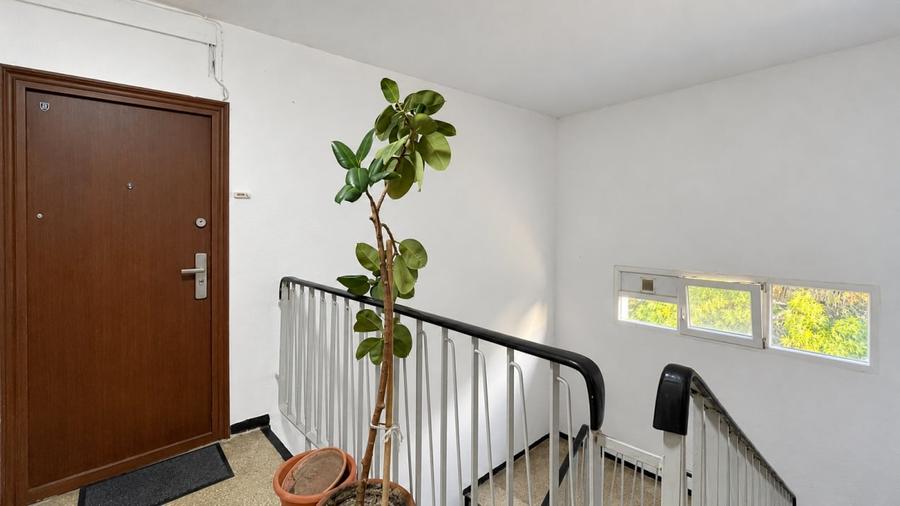 Apartament cu 3 camere semidecomandat în Titan