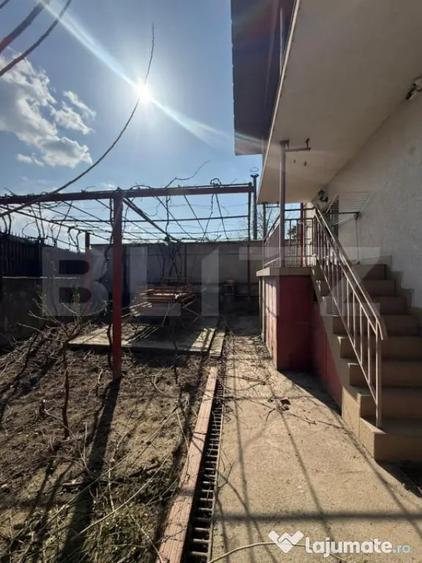 Casă cu 6 camere cu Teren 300 Mp în Central