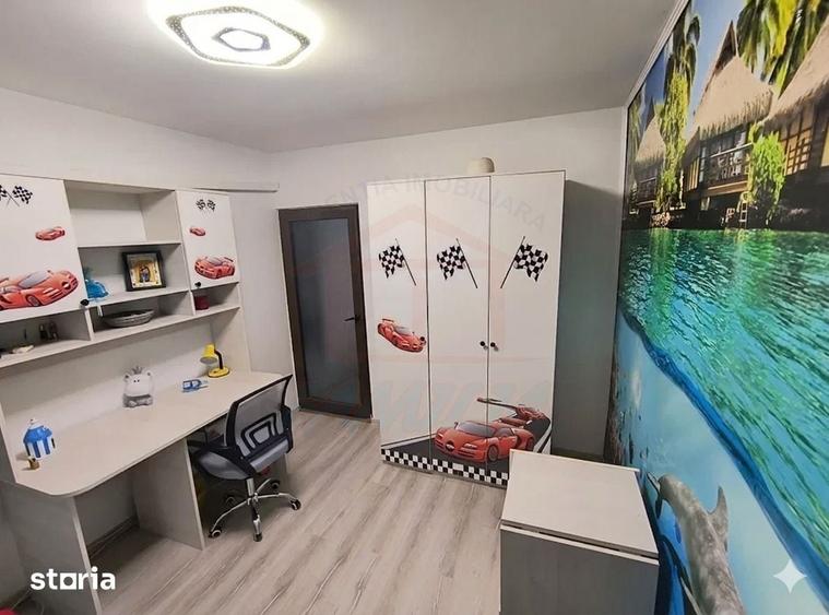 Apartament cu 3 camere decomandat în Micro 16