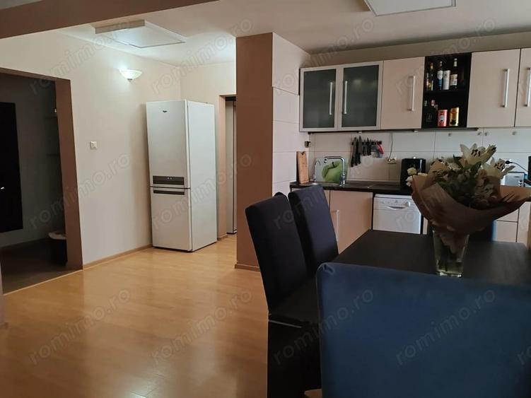 Apartament cu 4 camere decomandat în Micro 20