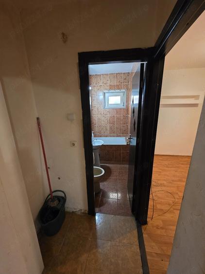 Apartament cu 2 camere semidecomandat în Craiovița Nouă