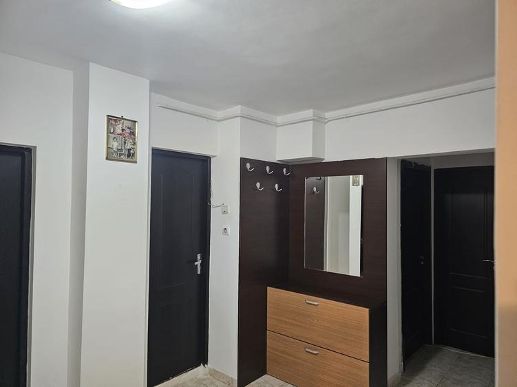Apartament cu 3 camere decomandat în Dristor
