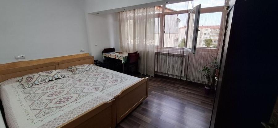 Apartament cu 4 camere decomandat în Central