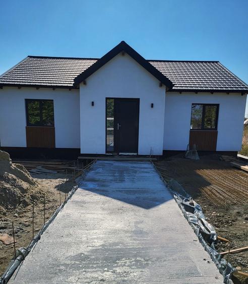 Casă cu 4 camere în Exterior Vest