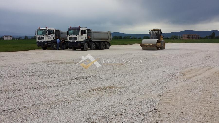 Teren intravilan 2.700 mp Cristian zona industriala - 2