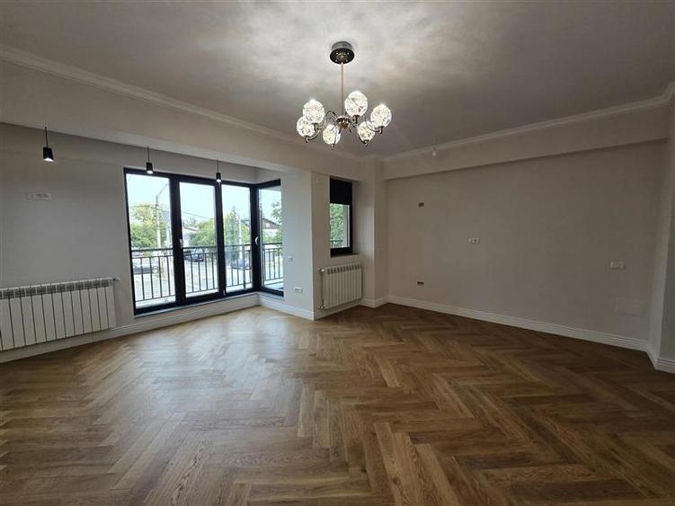 Apartament cu 3 camere decomandat în Bucureștii Noi