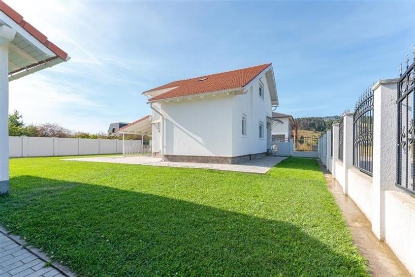 Vila noua, terasa, curte, garaj, cadru armonios, Sanpetru, Brasov - 31