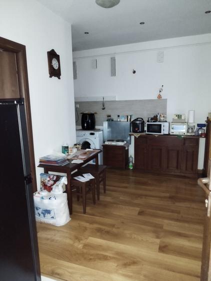 Vand casa cu 10 camere in zona 7 Noiembrie - 1