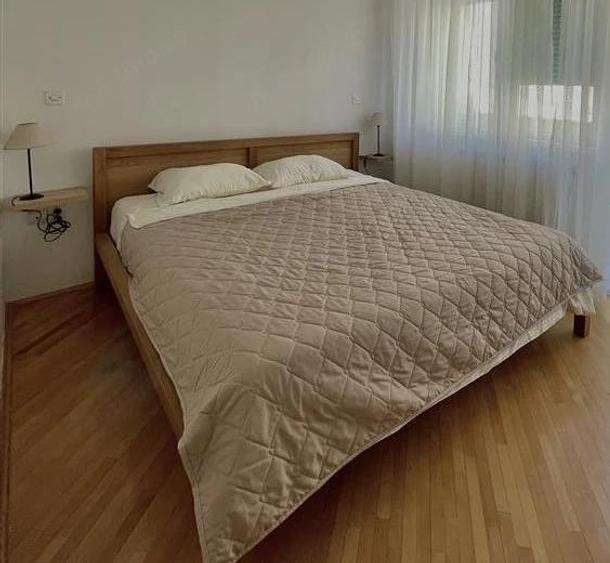 Garsoniera de inchiriat in zona 1 Decembrie - 1