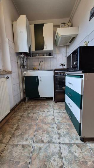 Garsoniera cu o camera confort 1 cu balcon mare si mobilata . - 5