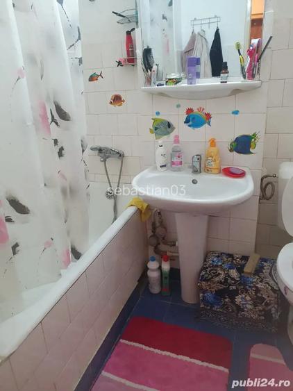 Inchiriez apartament 2 cam