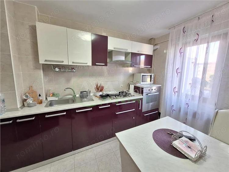 Apartament 3 camere semidecomandat, renovat si semi-mobilat, zona Cora-Bacau - 9