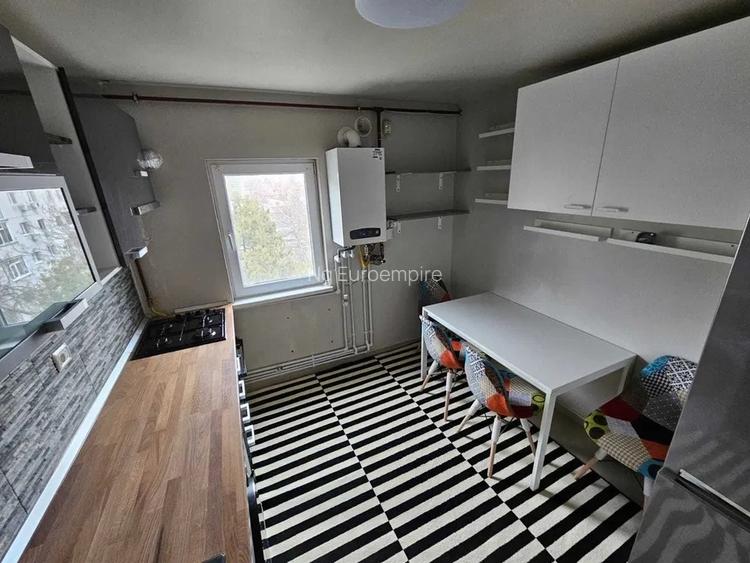 Apartament 3 camere decomandate zona Casa de Cultura