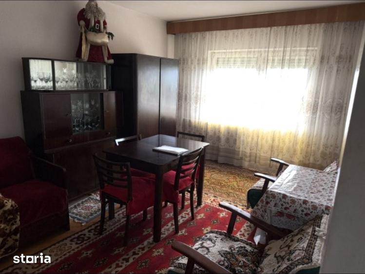 Apartament cu 3 camere decomandat în Micro 17