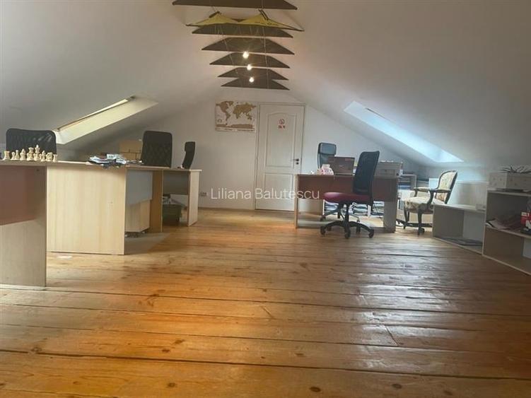Mansarda primitoare, open space 153 mp, intr-o cladire de birouri, curte Mansarda primitoare, open space 153 mp, intr-o cladire de birouri, curte